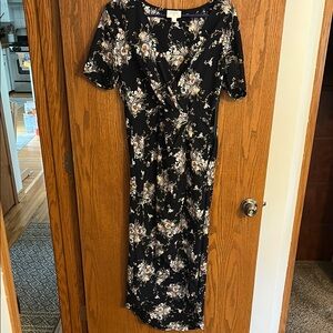 Everly Black and White V-Neck Sheath Midi Dress